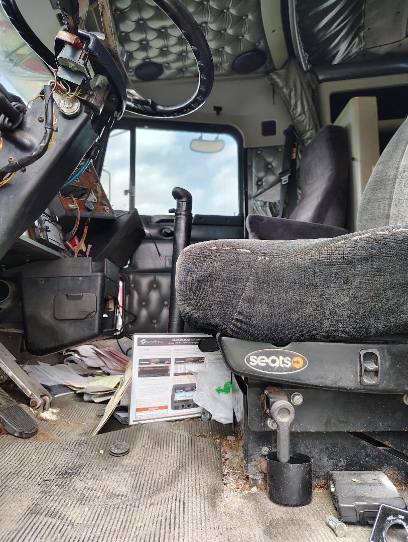 1999 KENWORTH W900L - Image 10